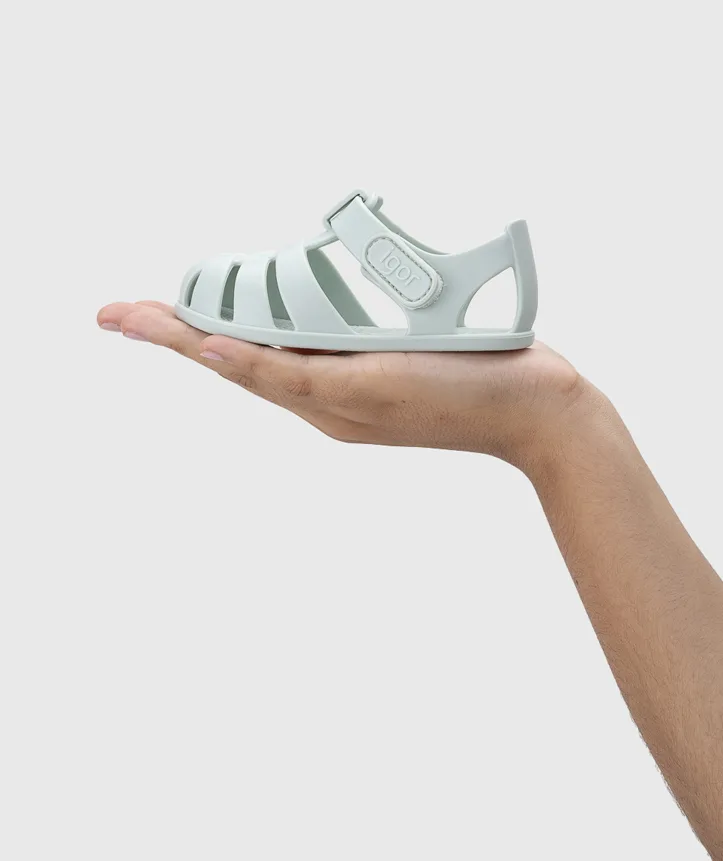 SANDÁLIA IGOR NEMO SOLID MENTA para menino e menina de borracha , com fecho em velcro, impermeáveis, conforto barefoot Vista de lado