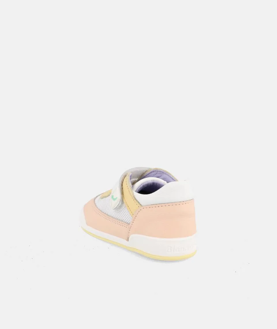 SAPATILHAS BLANDITOS MODENA COMBI leves e respiráveis para menina, com fecho em velcro, ponteira ampla, macias e flexíveis. Vista de trás.