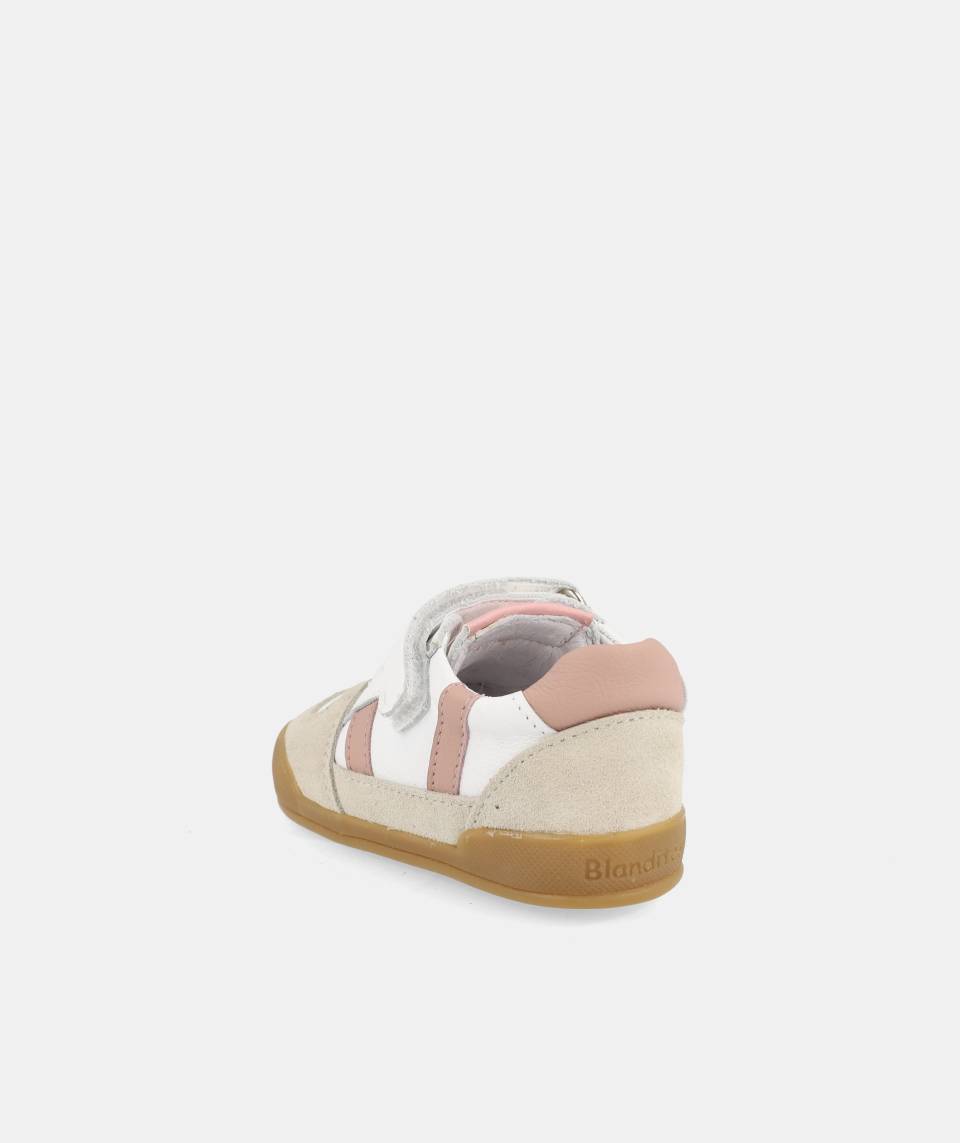 SAPATILHAS BLANDITOS NEPAL ROSA em couro para menina, com fecho em velcro, ponteira ampla. Vista de trás.