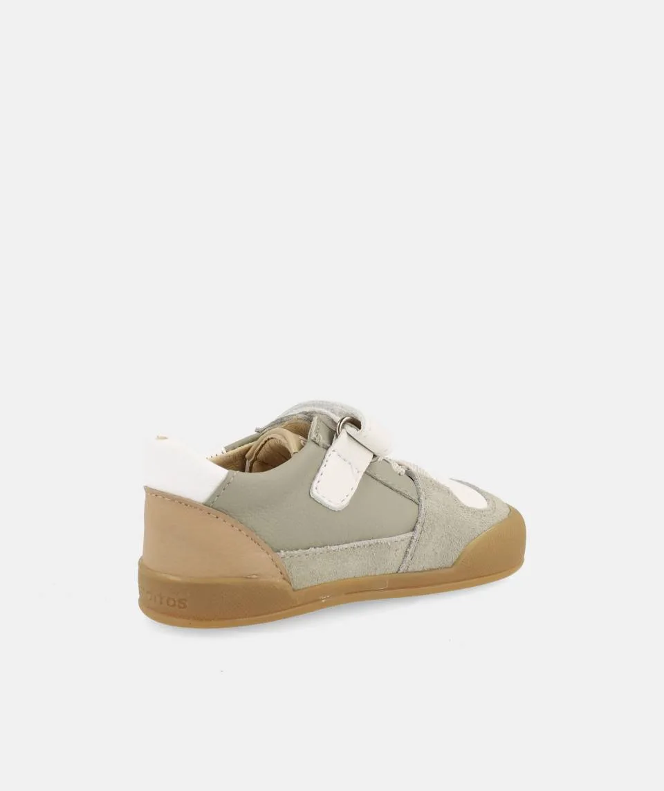 SAPATILHAS BLANDITOS NEPAL VERDE em couro infantil, com fecho em velcro, ponteira ampla. Vista de lado.