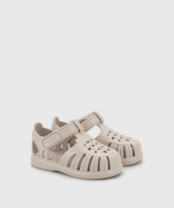 SANDÁLIA IGOR TOBBY SOLID ARENA V26 de borracha para criança, com fecho em velcro, impermeáveis. Vista de lado