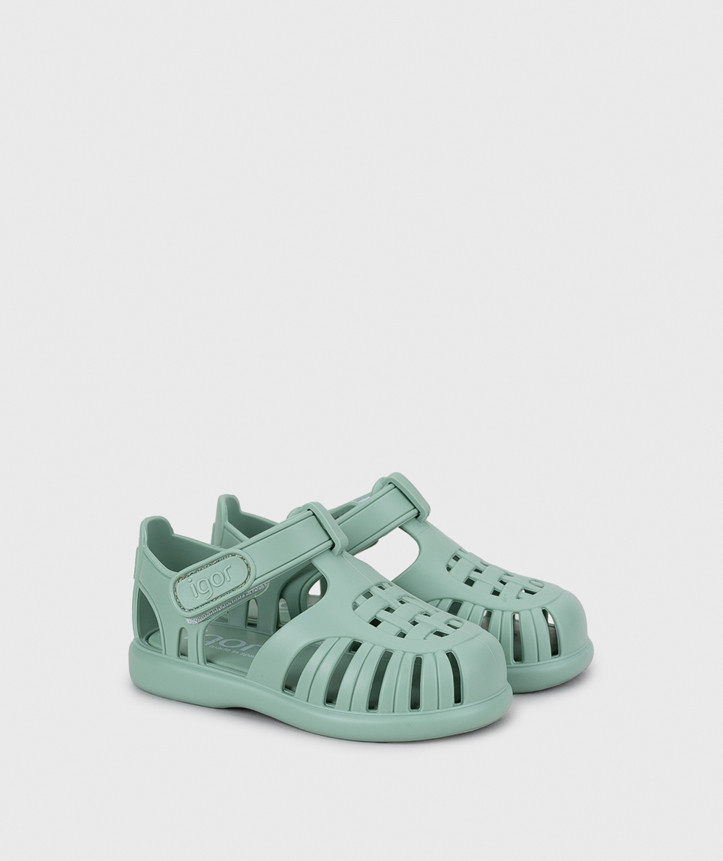 SANDÁLIA IGOR TOBBY SOLID MATCHA V26 de borracha para criança, com fecho em velcro, impermeáveis. Vista de lado