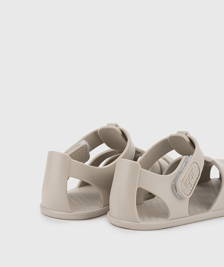 SANDÁLIA IGOR NEMO SOLID ARENA V26 de borracha para menino e menina, com fecho em velcro, impermeáveis. Vista de trás