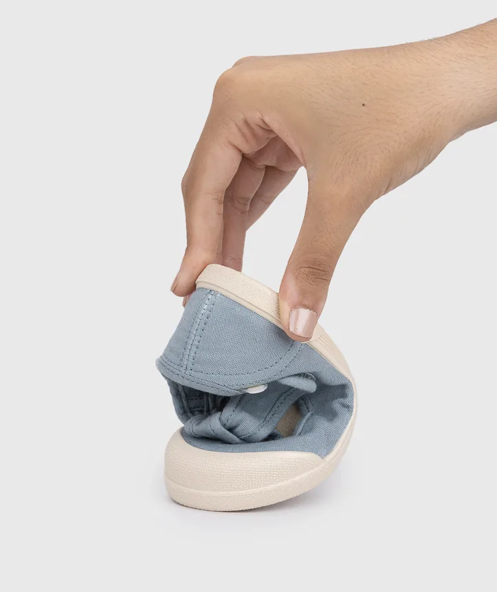 SAPATILHA IGOR LONA PEPITO OCEANO unisex em pano 100% algodão, fecho com velcro, proteção na ponteira e palmilha removível. Calçado barefoot- Vista de lado