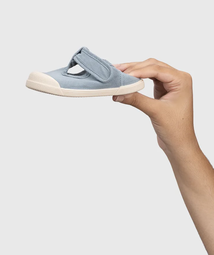 SAPATILHA IGOR LONA PEPITO OCEANO unisex em pano 100% algodão, fecho com velcro, proteção na ponteira e palmilha removível. Calçado barefoot- Vista de lado