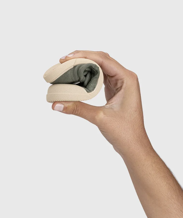 SAPATILHA IGOR LONA V.KAKI unisex em pano 100% algodão, fecho com velcro, proteção na ponteira e palmilha removível. Calçado barefoot- Vista de lado