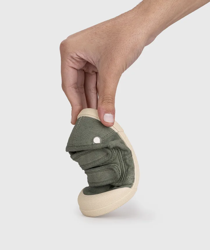 SAPATILHA IGOR LONA V.KAKI unisex em pano 100% algodão, fecho com velcro, proteção na ponteira e palmilha removível. Calçado barefoot- Vista de lado