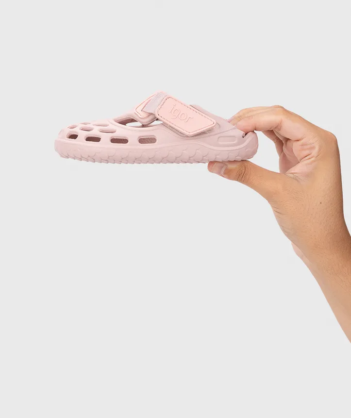 SANDÁLIA IGOR TIJUCA MAQUILLAJE V26 de borracha para menina, com antiderrapante e fecho em velcro- Vista de lado