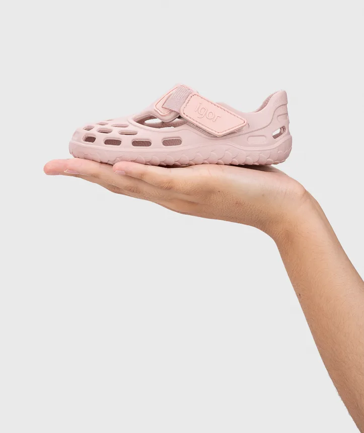 SANDÁLIA IGOR TIJUCA MAQUILLAJE V26 de borracha para menina, com antiderrapante e fecho em velcro- Vista de lado